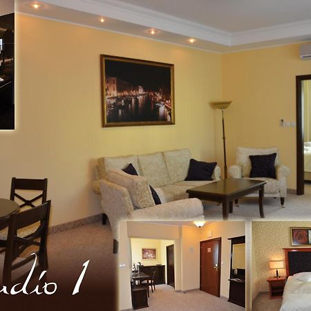 Hotel Falko Rumia Exterior photo
