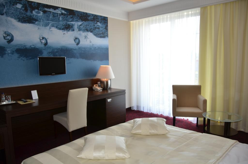 Hotel Falko Rumia Exterior photo